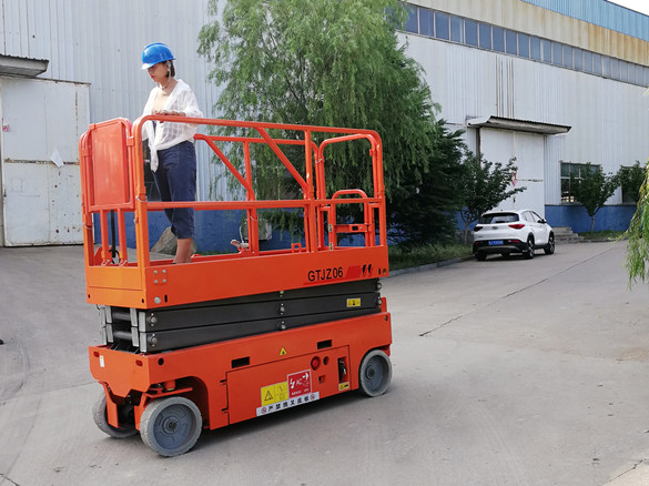 self propelled scissor lift elevador de tijera autopropulsado