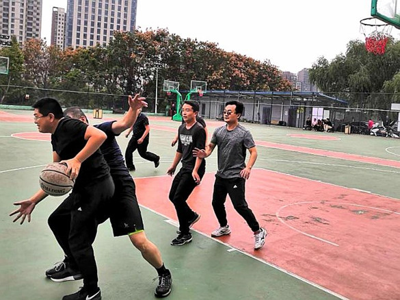Overhead crane manufacturer basketball team Equipo de baloncesto del fabricante de grúas aéreas
