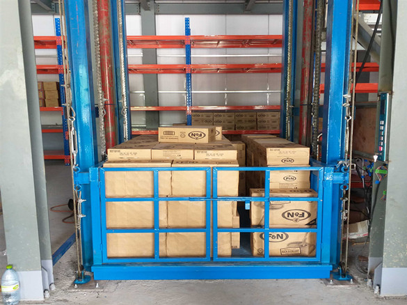 cargo lift installation instalación de elevador de carga