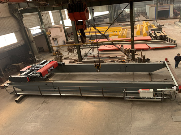 Euro model electric wire rope hoist Polipasto eléctrico de cable modelo Euro