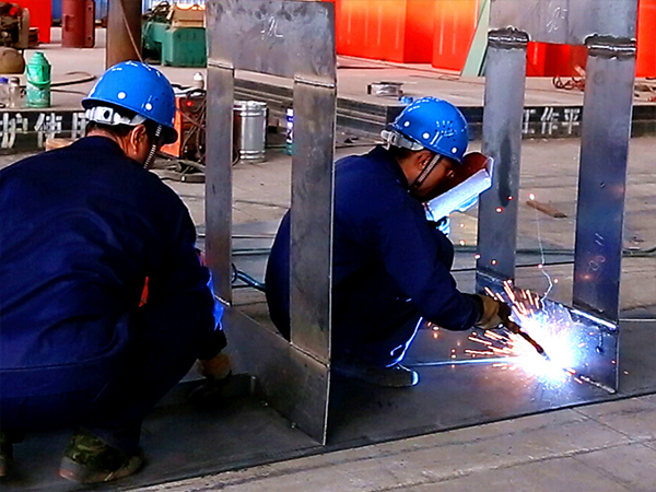 Soldadura de placa de refuerzo