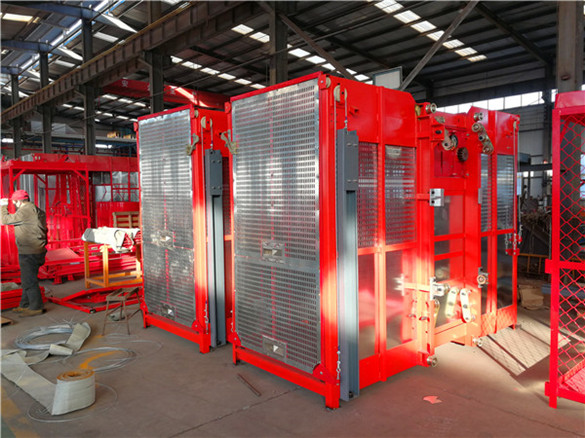 elevador de construcci&oacute;n