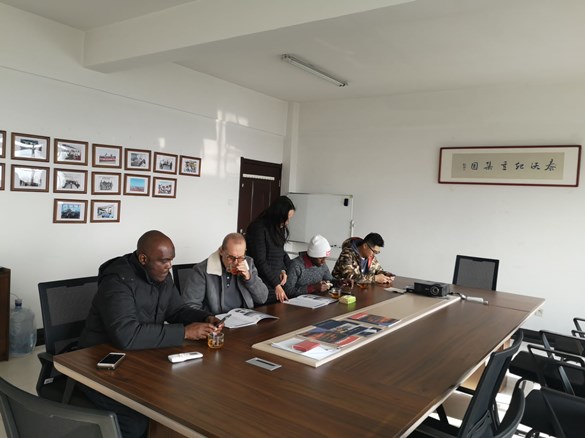 visita del cliente de gr&uacute;a p&oacute;rtico