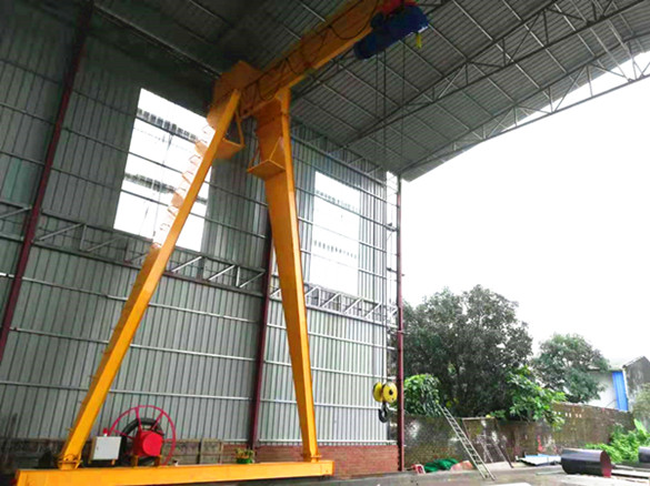 gr&uacute;a p&oacute;rtico en voladizo