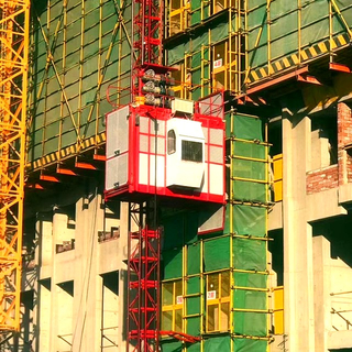 SC200/200 2000kg 33m/min Polipasto de construcción para pasajeros y materiales - Grupo Tavol