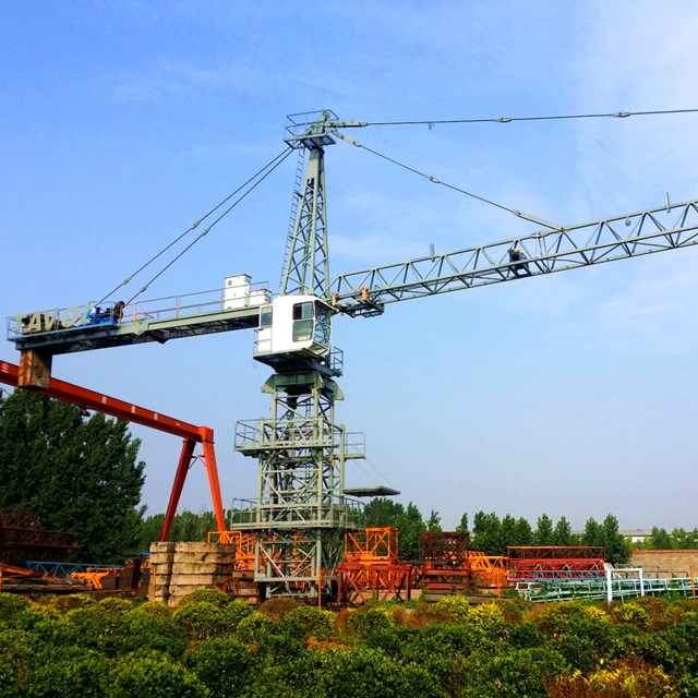 gr&uacute;a torre automontable