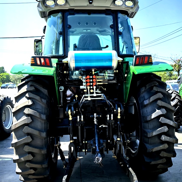 Tractor de ruedas 4x4 140 CV TL1404 - Grupo Tavol