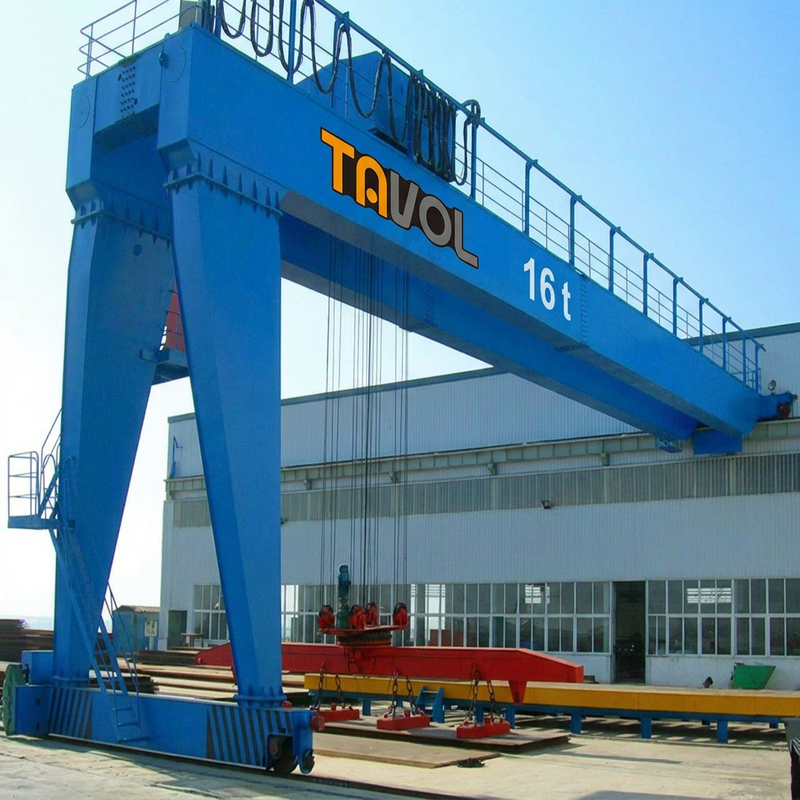 Grúa semipórtico eléctrica modelo Tavol BMG para taller industrial