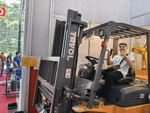 071EE2E93E8CDBC151BBE4384E832EA9_720_ 副本