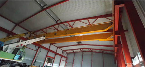 Maquinaria Gr&uacute;as 