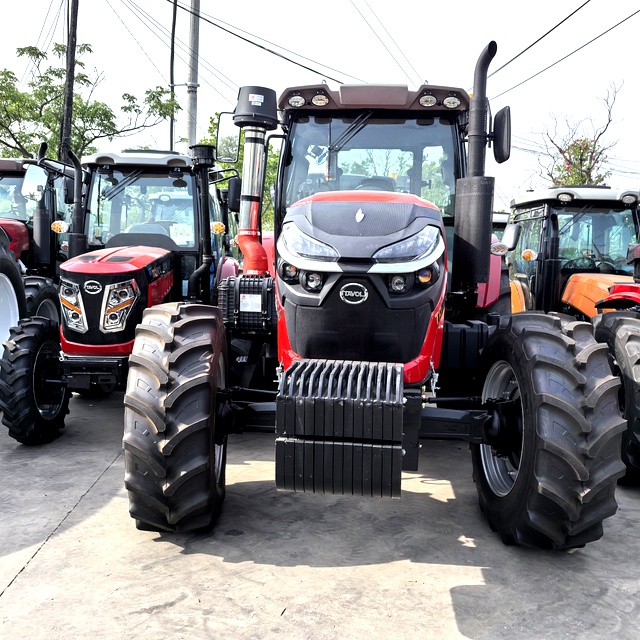Tractor de servicio pesado 4x4 de 240 CV TL2404 - Grupo Tavol