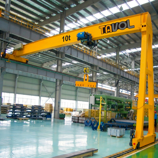 Grúa semipórtico eléctrica modelo Tavol BMG para taller industrial